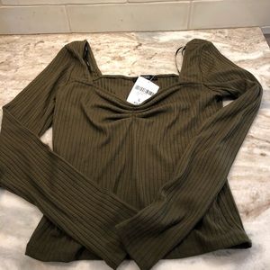 Women’s green long sleeved shirt